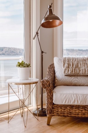 white coastal theme interior design Coastal vibes - natural, light finishes - white interior design